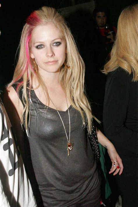 avril levigne nude|Avril Lavigne Nude & Sexy Collection (150 Photos